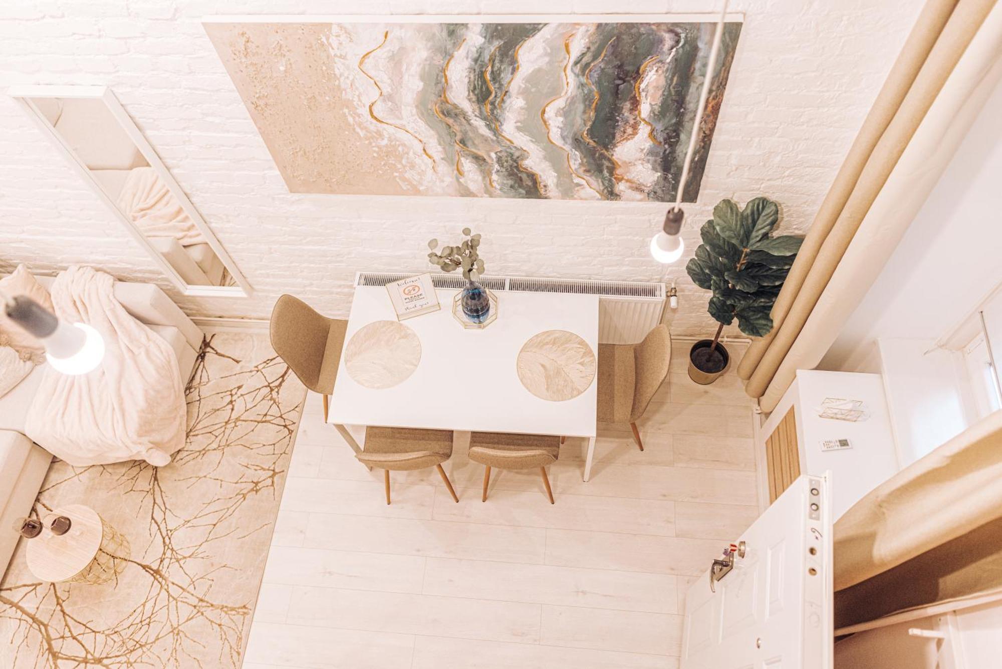 Stylish At Ruin Pub District Apartment