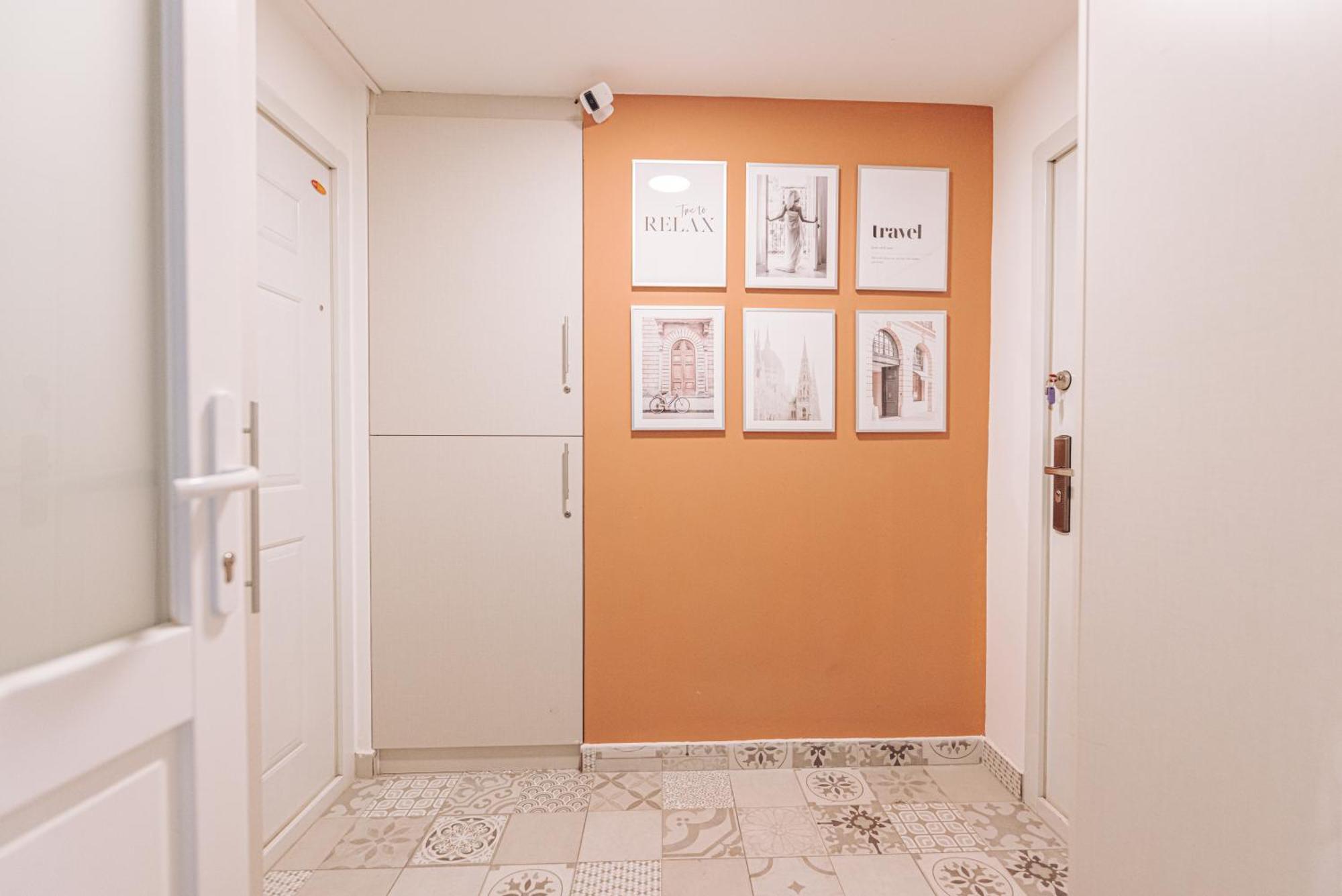 Stylish At Ruin Pub District Apartment *